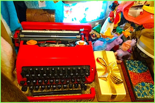 Mãe e filha mantém brechó na Rua Augusta há nove anos