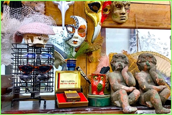 Mãe e filha mantém brechó na Rua Augusta há nove anos