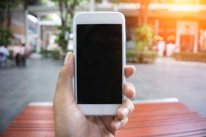 Para a revenda do celular, Apple troca a bateria e oferece garantia de um ano
