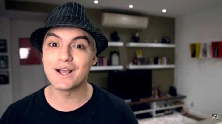 Felipe Neto chega a 7 milhões de escritos e cumpre promessa de platinar o cabelo