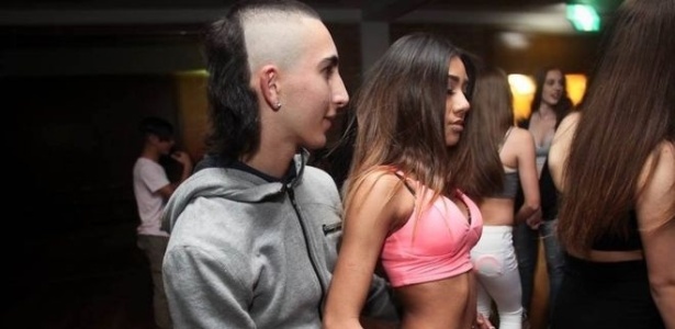 Garoto vira meme por causa do cabelo e vai à Justiça processar jornais