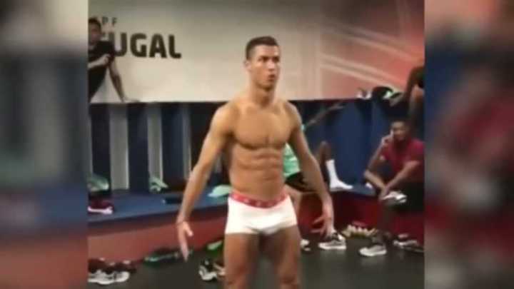 Cristiano Ronaldo e equipe de futebol de Portugal participam do Desafio do Manequim