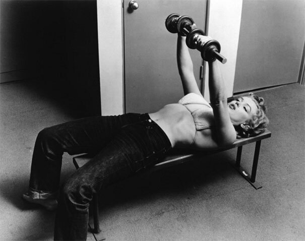 Marilyn Monroe malhando aos 26 anos de idade