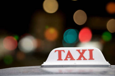 O serviço é chamado de “Silents Taxis” (táxis silenciosos)