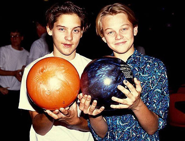 Tobey Maguire e Leonardo DiCaprio na pré-adolescência. Melhores amigos desde então