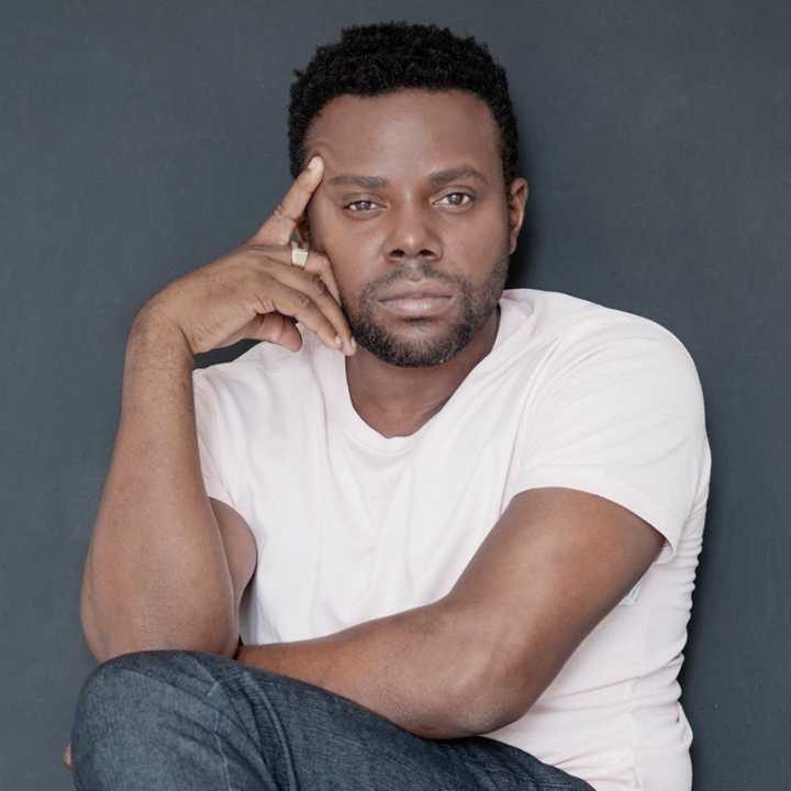 O ator e a família usam o tom de humor para fazer uma crítica à falta de representatividade