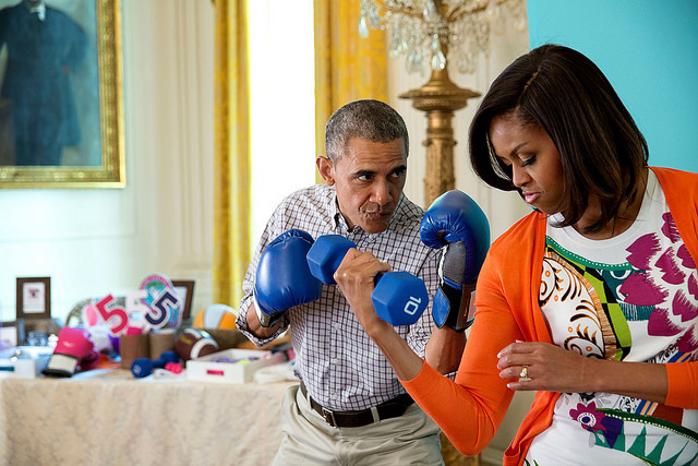 Barack e Michelle Obama malhando na Casa Branca