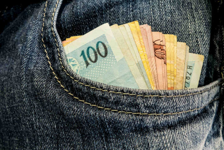 Governo define novo salário mínimo em R$ 937