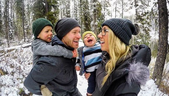 O casal canadense com os filhos Blake e Kade