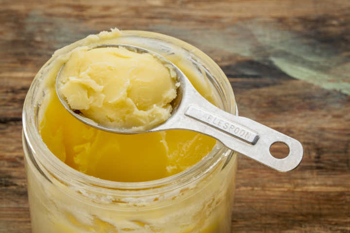 Receita ensina como fazer manteiga caseira com dois ingredientes