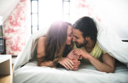 Ansiedade, medicamentos e problemas financeiros podem inibir o desejo por sexo