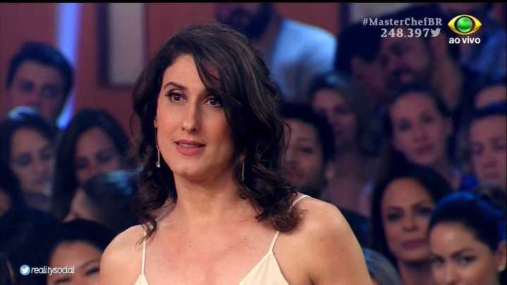 Paola Carosella encontrou tempo na final do MasterChef para declarar seu amor no Twitter