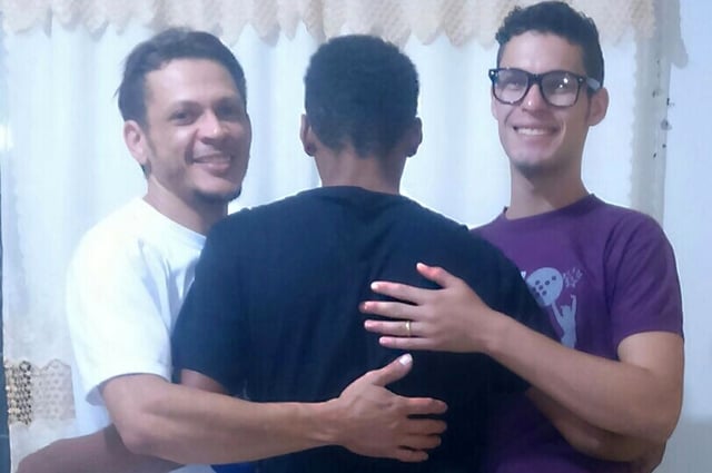 Casal gay de Maringá (PR) adotou adolescente, de 13 anos, de Gurupi