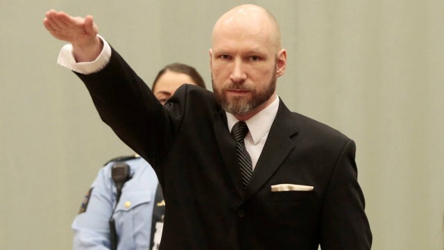 Anders Behring Breivik faz saudação nazista em tribunal na Noruega