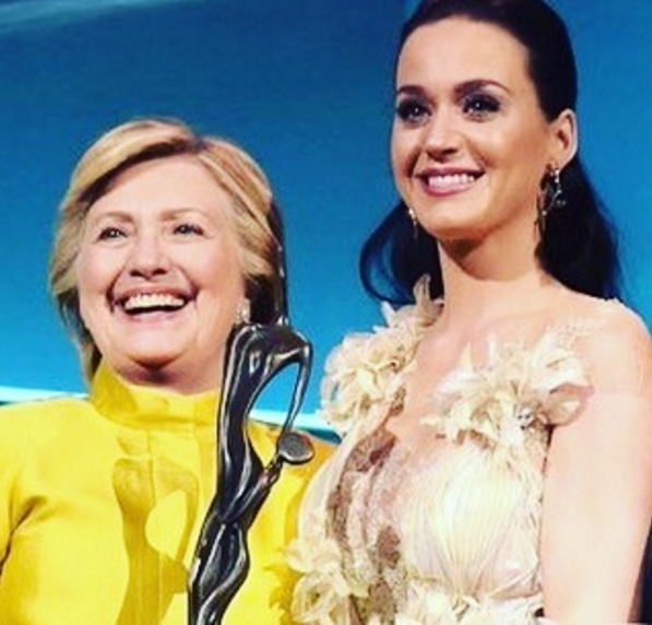 Katy Perry apoiou a candidata democrata Hillary Clinton