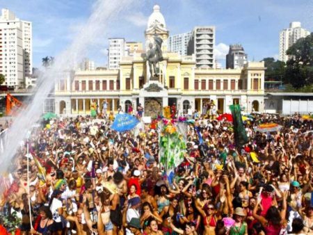 Carnaval tem início no dia 24 de fevereiro e segue até a quarta-feira de cinzas