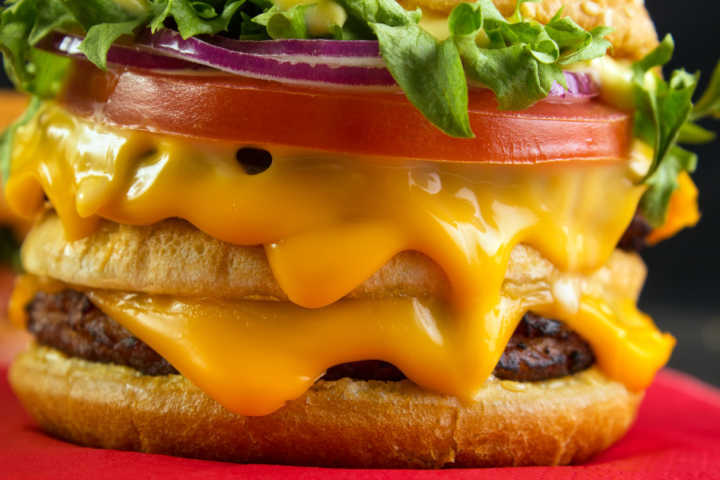 Melting cheese in burger