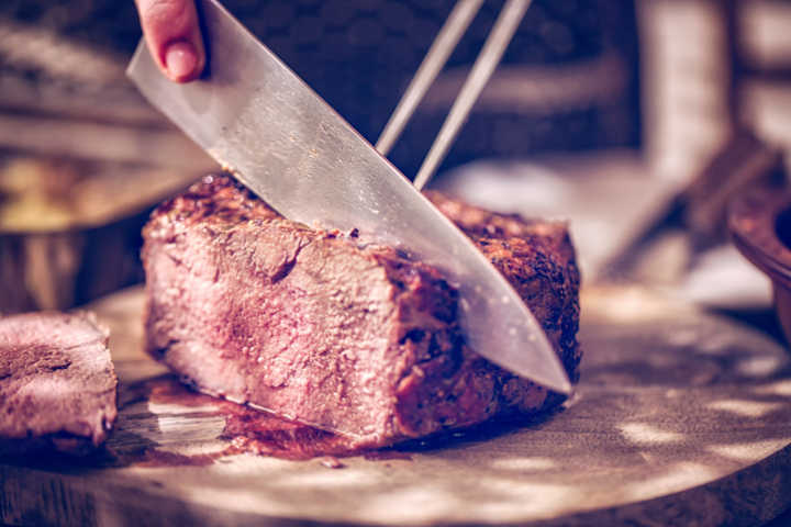 Compostos carcinogênicos podem estar nas partes mais escuras da carne