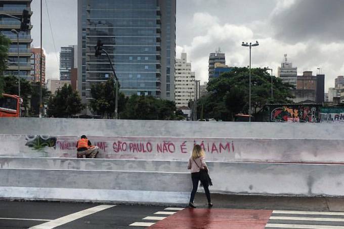 Mundano lava a tinta que cobria seu picho: “Não dê vexame, São Paulo não é Miami”