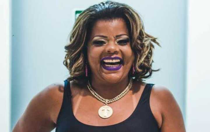 Após mensagens racistas, Tati Quebra Barraco vai à polícia