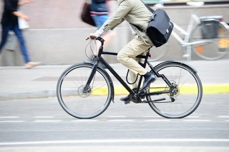 Segundo especialistas, andar de bicicleta pode ser benéfico não apenas para a saúde de seu corpo, mas também para aliviar o estresse da rotina