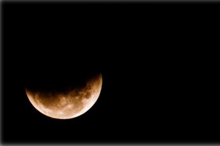 O eclipse lunar parcial ocorrerá a parte das 17h01, no horário de Brasilia