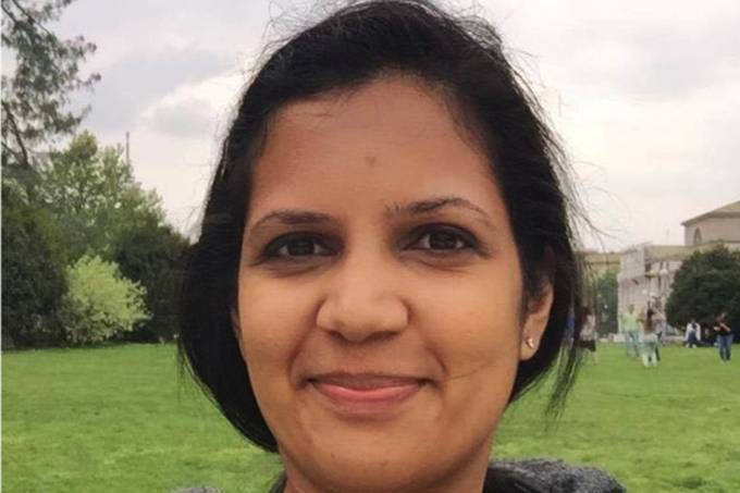 Os policiais desconfiaram do fato de que ela viajava com uma bomba de tirar leite