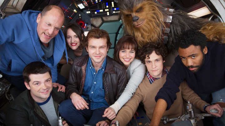 Elenco do filme de Han Solo se reúne em Londres.