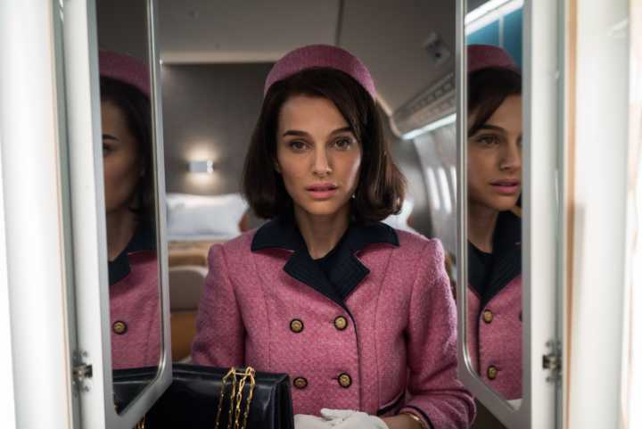 Natalie Portman vive a ex-primeira-dama americana Jacqueline Kennedy no filme “Jackie”