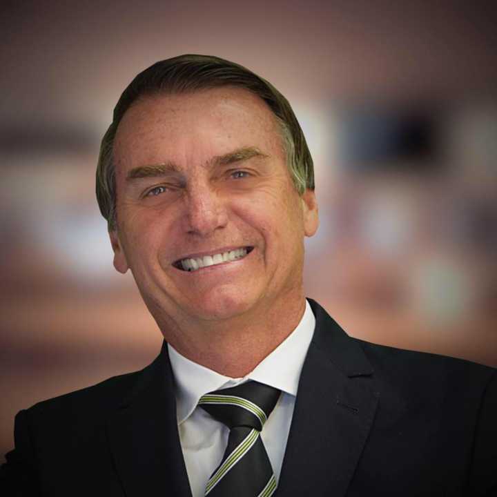 Bolsonaro foi flagrado trocando mensagens suspeitas com o filho pelo WhatsApp