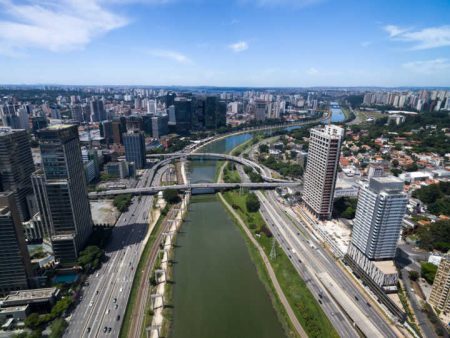Vista aérea da marginal Pinheiros, em São Paulo