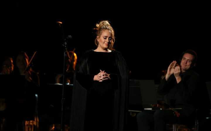 Pelo segundo ano consecutivo, Adele errou em apresentação no Grammy Awards