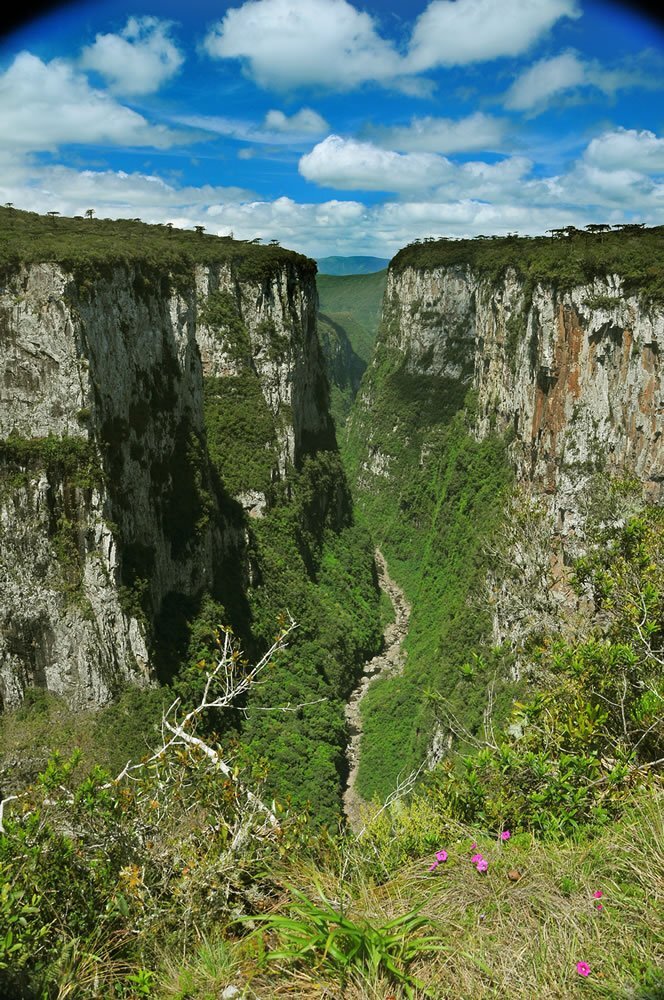 Vista do cânion do Itaimbezinho, que fica na cidade de Cambará do Sul