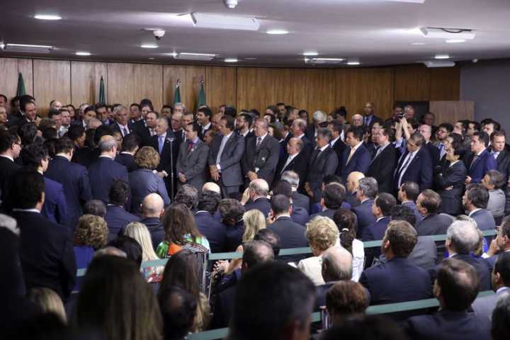 Michel Temer faz discurso durante cerimônia de posse aos ministros de seu governo