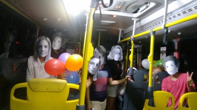 A melhor festa surpresa que você respeita teve até máscaras de vilãs