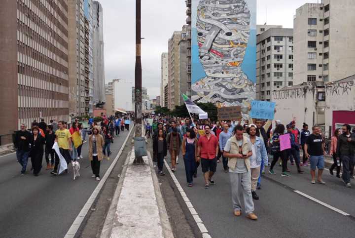 Protesto no Minhocão contra proposta da prefeitura que reduz acesso de pedestres