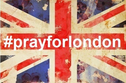 Internautas publicam mensagem de apoio a Londres com a hashtag #PrayForLondon