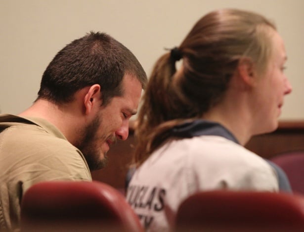 Casal é condenado, juntos, a 19 anos de prisão por racismo contra crianças