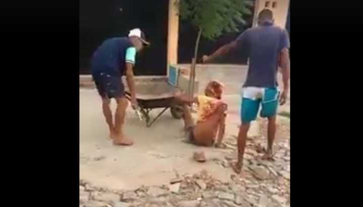 Vídeo mostra travesti Dandara sendo brutalmente agredida até a morte em Fortaleza