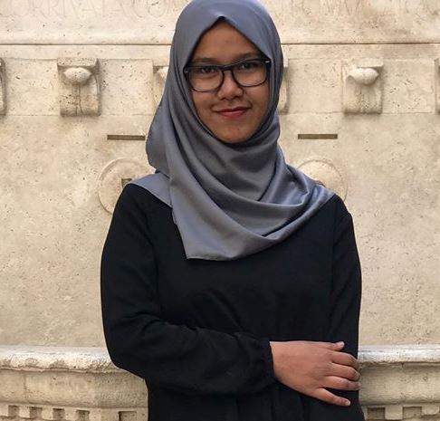 Aghnia Adzkia foi impedida de entrar na Itália por causa de seu hijab