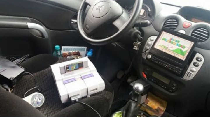 Balinha? Motorista do Uber oferece partidas Super Nintendo e Nintendo 64 durante as corridas.