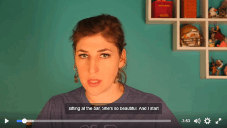 Mayim Bialik diz que usar o termo “menina” diminui o status da mulher e propaga o machismo