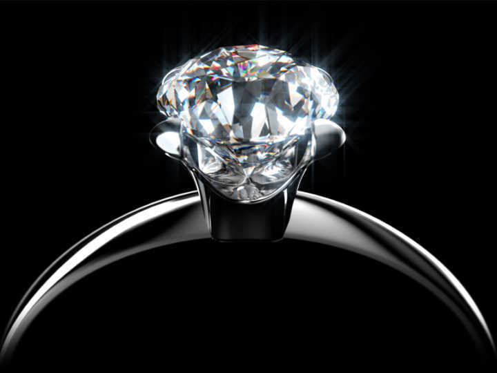 As pessoas não estão dispostas a doar dinheiro para um anel de noivado bem caro