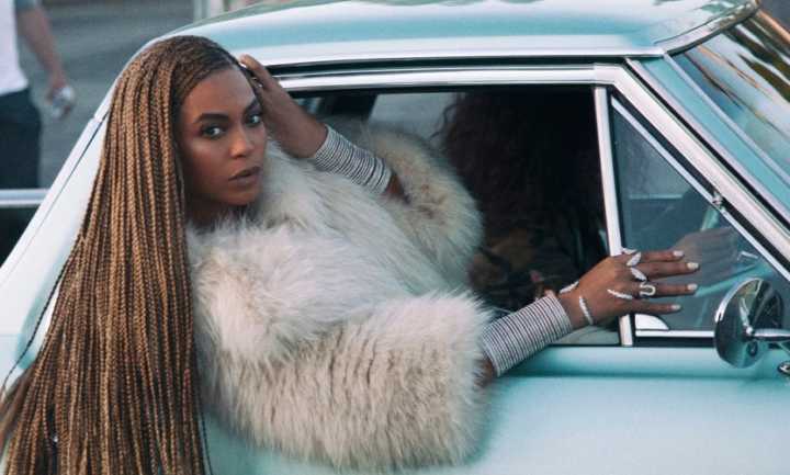 Beyoncé anuncia bolsas de estudo para universitárias