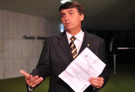 Jair Bolsonaro afirmou que sua declaração sobre o peso dos quilombolas foi uma “ironia”