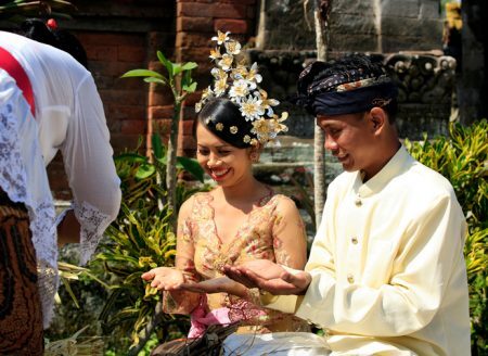 340 mil meninas se casam antes dos 18 anos na Indonésia