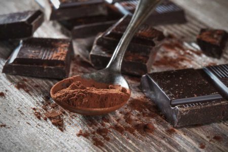 Apenas o chocolate amargo, com pelo menos 60% de cacau, é indicado