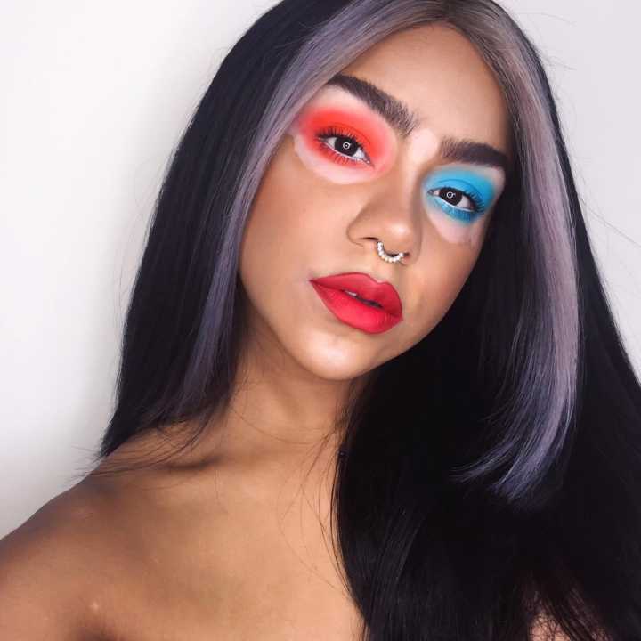 Lauren Elyse misturou laranja e azul em um só look