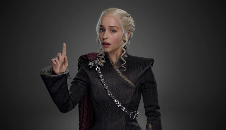 Emilia Clarke como Daenerys Targaryen no vídeo promocional da HBO