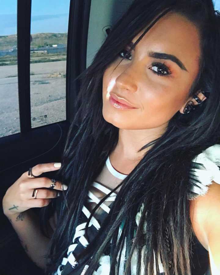 Pelo Instagram, Demi Lovato passa mensagem empoderada sobre autoaceitação